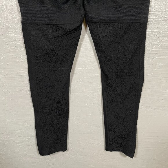 Gymshark Women L Black Textured Sculpting Leggings Pocket Athletic Workout - Picture 7 of 9